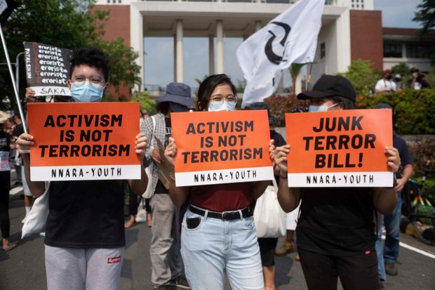 Philippines: Rights Body, Govt Probe Killings of 9 in Police Raids Philippines: Rights Body, Govt Probe Killings of 9 in Police Raids