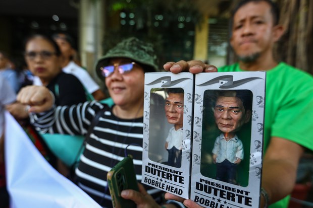 Philippine prosecutor clears ex-President Duterte of making on-air death threat Philippine prosecutor clears ex-President Duterte of making on-air death threat