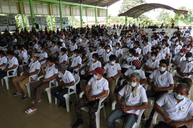 Teenage Abu Sayyaf militant surrenders in southern Philippines, military says Teenage Abu Sayyaf militant surrenders in southern Philippines, military says