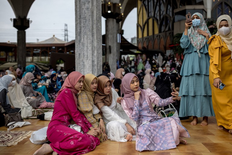 220502-Eid-thai-muslim-girls-pic.jpg