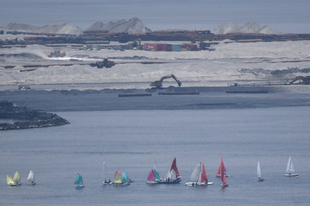 Philippine environmentalists praise suspension of Chinese reclamation projects in Manila Bay