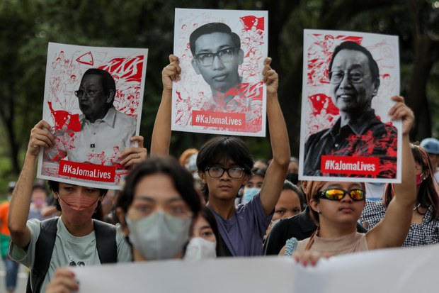 Eight communist guerrilla leaders surrender to Philippine authorities Eight communist guerrilla leaders surrender to Philippine authorities