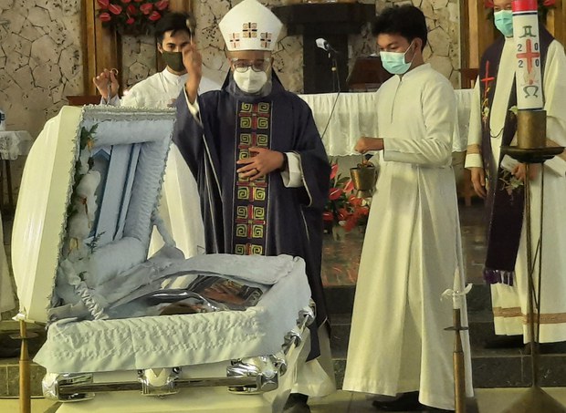 200828-PH-funeral-mass-1000.jpg 200828-PH-funeral-mass-1000.jpg