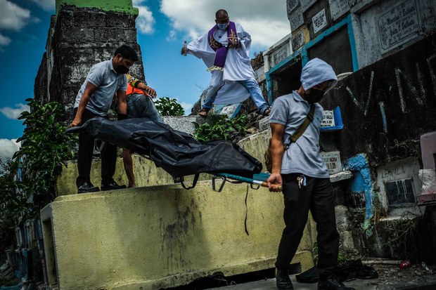 Philippine president’s attorney threatens to have ICC investigators arrested Philippine president’s attorney threatens to have ICC investigators arrested
