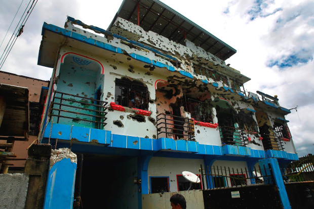 Two units of this four-story house in the southern Philippine city of Marawi were rented by Isnilon Hapilon, the acknowledged leader of the Islamic State in Southeast Asia, Oct. 30, 2017. (Mark Navales/BenarNews)