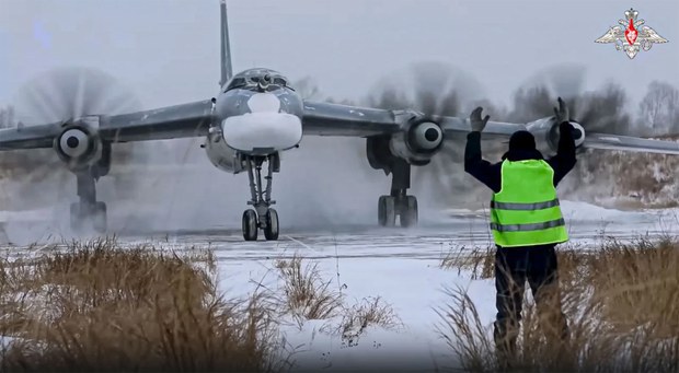 China and Russia hold joint aircraft patrol over Asian waters China and Russia hold joint aircraft patrol over Asian waters