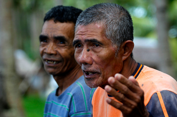 Kere  Tahidaki, 68, speaks during a meeting in Pangyan village in Glan, in Sarangani province in the southern Philippines, as a fellow Indonesian and fellow resident of the area, Martin Ampager, 64, looks on, Jan. 11, 2018. [Mark Navales/BenarNews]