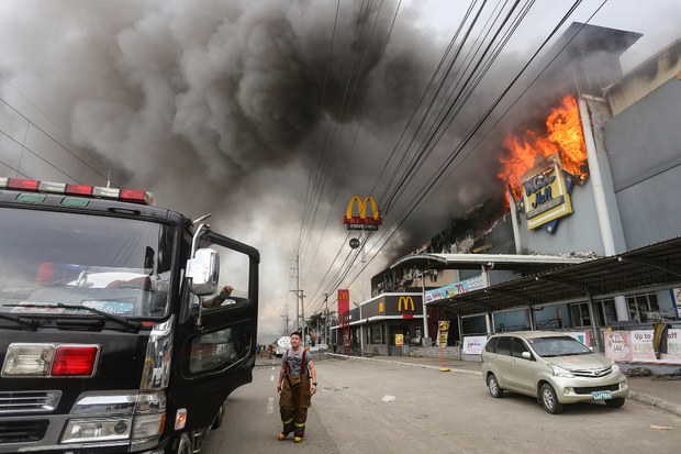 171225-PH-fire-1000 171225-PH-fire-1000