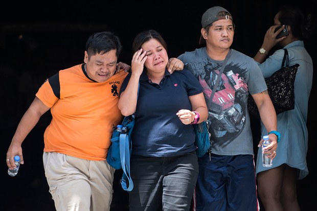 170602-PH-mourners-1000 170602-PH-mourners-1000