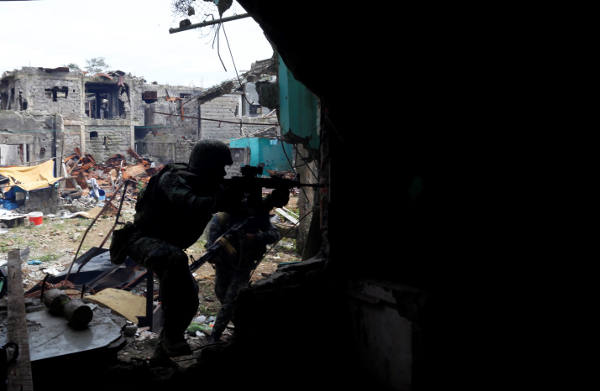 Philippine troops search for militant fighters in an area of Mapandi village near the ground-zero of fighting in the southern city of Marawi, Sept. 14, 2017. 