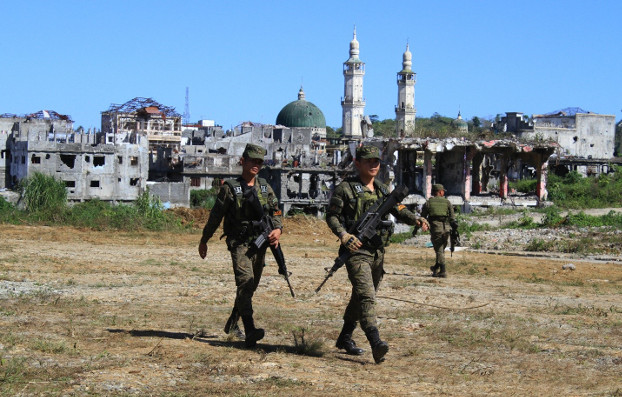 Troops from the army engineers unit conduct a foot patrol to secure an area in Marawi city in the southern Philippines that remains off limits to civilians, Feb. 21, 2020. [Richel V. Umel/BenarNews]