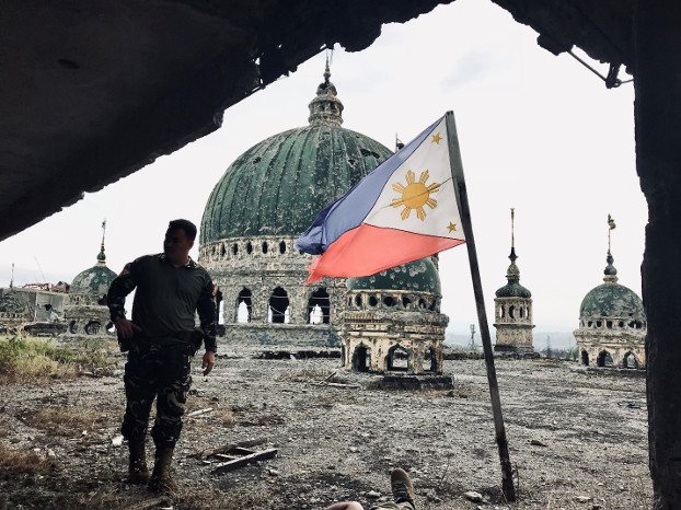 A soldier guards the inside of the destroyed main mosque in the central part of Marawi, Philippines, April 7, 2018. [Jason Gutierrez/BenarNews]