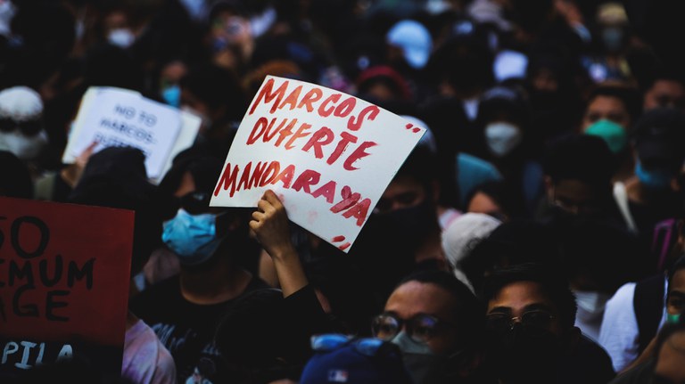 Marcos-vote-Leni-supporter.jpg Marcos-vote-Leni-supporter.jpg