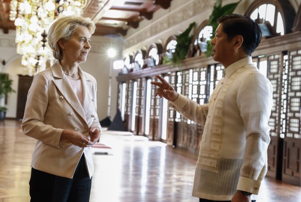 EU says it backs Manila in South China Sea dispute with Beijing EU says it backs Manila in South China Sea dispute with Beijing