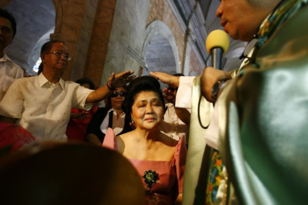 Ecumenical leaders pray over former Philippine first lady Imelda Marcos at a church in Manila’s Tondo district, in this undated file photo. [Luis Liwanag/BenarNews] 