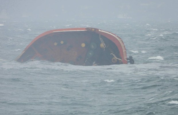 Oil tanker sinks in typhoon-whipped Philippines’ Manila Bay Oil tanker sinks in typhoon-whipped Philippines’ Manila Bay