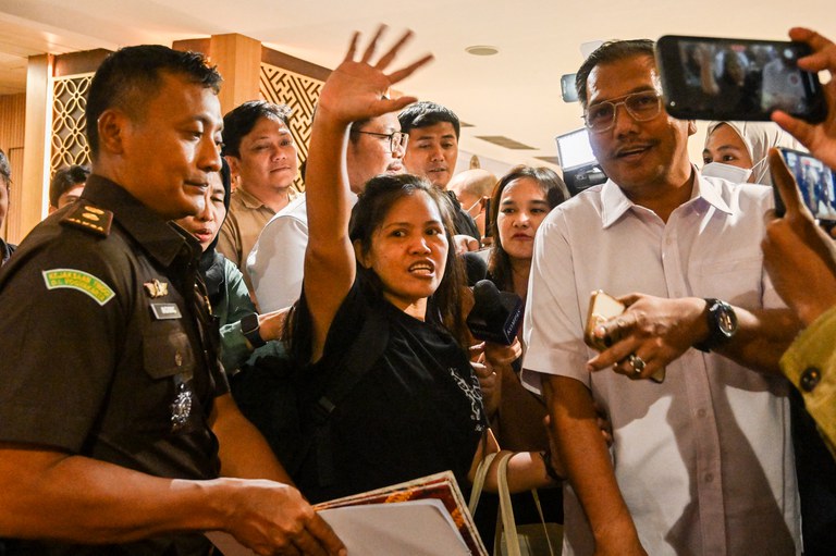 PH-ID-Veloso-homecoming 4.jpg PH-ID-Veloso-homecoming 4.jpg