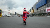 In Gridlocked Manila, Dancing Santa Brings Yuletide Cheer to Motorists