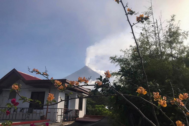 PH-volcano-inside.jpg PH-volcano-inside.jpg