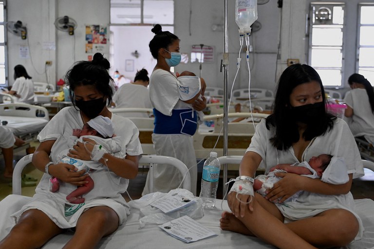 philippines-adolescent-pregnancy-bill-mother 4.jpg philippines-adolescent-pregnancy-bill-mother 4.jpg