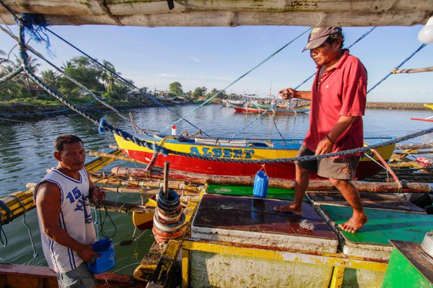 190404-PH-SCS-fishermen-1000.jpg 190404-PH-SCS-fishermen-1000.jpg
