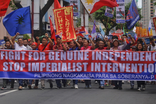 Protesters call for Beijing to leave the South China Sea as they march toward the Chinese embassy in Manila on Philippine Independence Day, June 12, 2019. [Luis Liwanag/BenarNews]