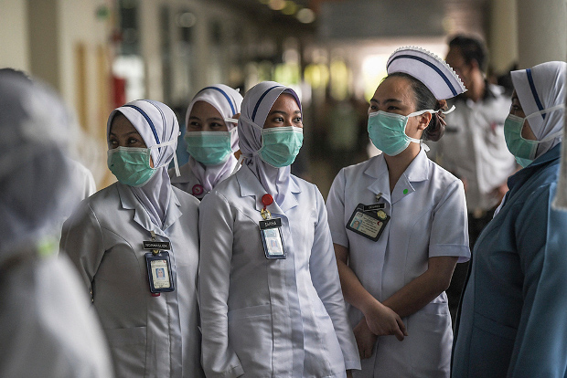 Health officials and nurses wear masks at the Sungai Buloh Hospital in Selangor, Malaysia, March 12, 2020. [S. Mahfuz/BenarNews]