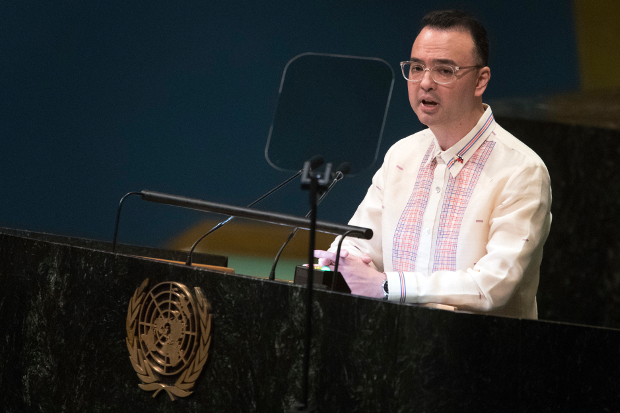 Foreign Affairs Secretary Alan Peter Cayetano talks about Philippine President Rodrigo Duterte’s anti-drug war during the 73rd session of the U.N. General Assembly, Sept. 29, 2018. [AP]