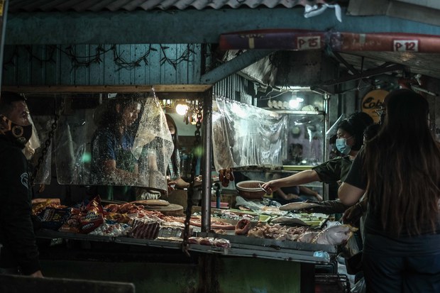 Philippine Economy Shrinks for 5th Straight Quarter Amid Pandemic Philippine Economy Shrinks for 5th Straight Quarter Amid Pandemic