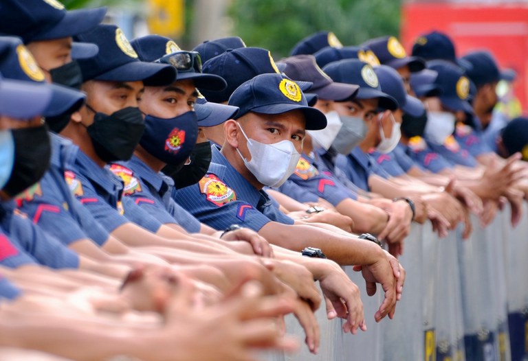 police-line-faces-1000.jpg police-line-faces-1000.jpg