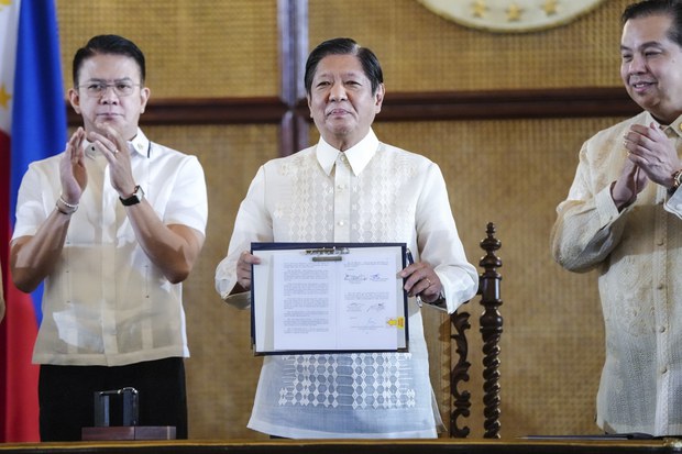 Philippines enacts laws asserting maritime claims; annoyed Beijing summons Manila’s envoy Philippines enacts laws asserting maritime claims; annoyed Beijing summons Manila’s envoy