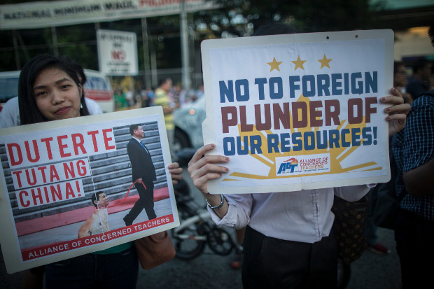 Environmentalists carry anti-mining slogans during a protest action in the highland province of Benguet in the northern Philippines in this 2015 photo. [Luis Liwanag/BenarNews]