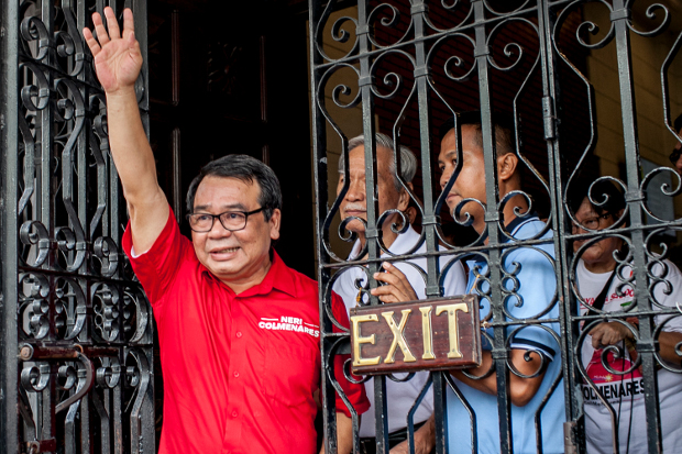 Philippine opposition politician Neri Colmenares waves to supporters after filing senate candidacy papers in Manila, Feb. 15, 2019. [Luis Liwanag/BenarNews]