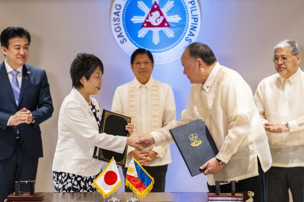 Philippines ratifies defense pact with Japan, amid China tensions Philippines ratifies defense pact with Japan, amid China tensions