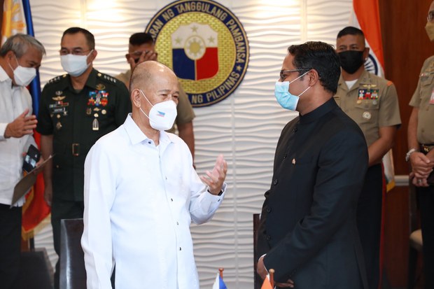 Philippines Inks $375-M Deal to Buy BrahMos Supersonic Missiles from India Philippines Inks $375-M Deal to Buy BrahMos Supersonic Missiles from India