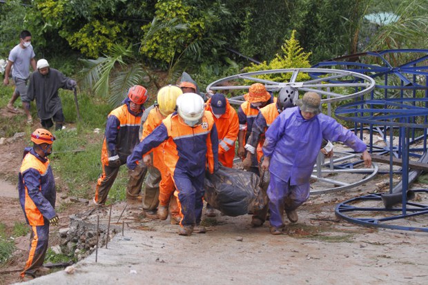Tropical Storm Unleashes Deadly Floods, Landslides in Philippines Tropical Storm Unleashes Deadly Floods, Landslides in Philippines