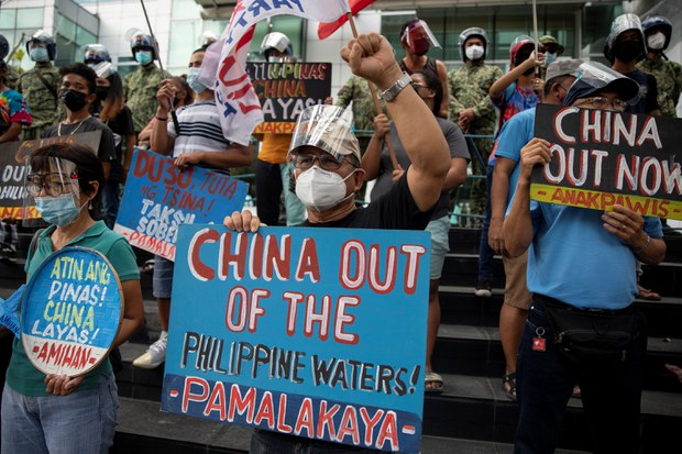Philippines summons Chinese diplomat over ship’s ‘harassment’ in South China Sea Philippines summons Chinese diplomat over ship’s ‘harassment’ in South China Sea