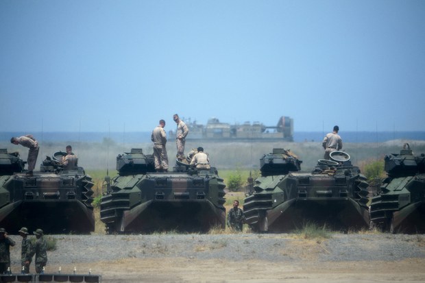 Philippines Again Postpones Decision on Ending Military Pact with US Philippines Again Postpones Decision on Ending Military Pact with US