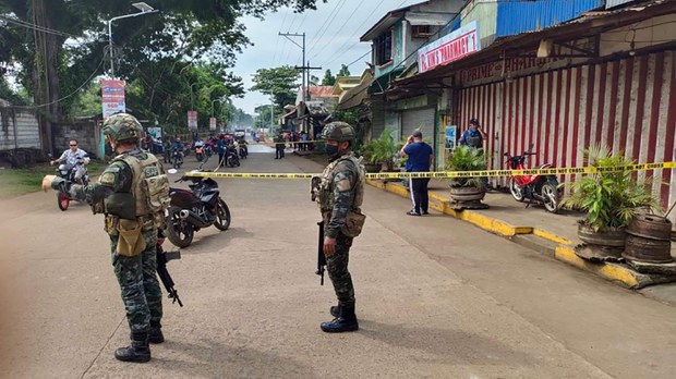 Gunmen kill police chief, aide in southern Philippine ambush Gunmen kill police chief, aide in southern Philippine ambush