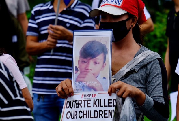 Philippines: 7 Former Cops Face Murder Charges Tied to Drug War Philippines: 7 Former Cops Face Murder Charges Tied to Drug War