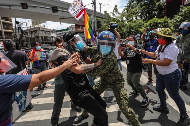 Philippines: Human Rights Groups Condemn Public Shaming of Accused Lesbians
