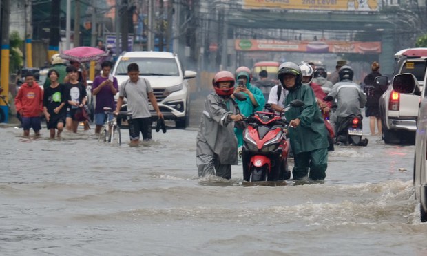 Rain, deadly floods force nearly 900,000 Filipinos from their homes Rain, deadly floods force nearly 900,000 Filipinos from their homes