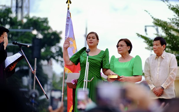 Rodrigo Duterte’s daughter sworn in as new Philippine vice president Rodrigo Duterte’s daughter sworn in as new Philippine vice president