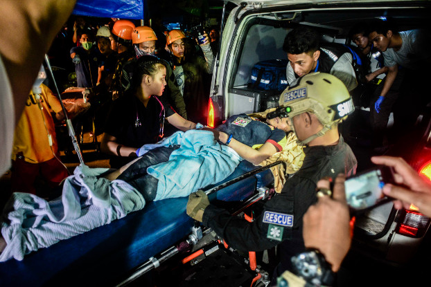 Medical technicians treat a survivor of the supermarket collapse in Porac, Philippines, April 22, 2019. [Jojo Rinoza/BenarNews]