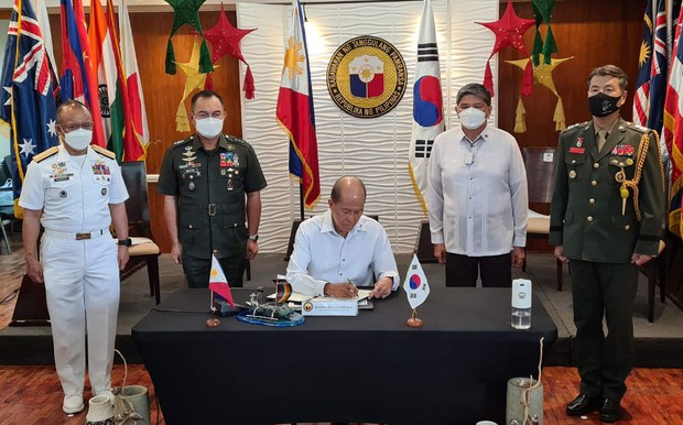 Philippines Signs $554M Deal for 2 South Korean-Made Warships Philippines Signs $554M Deal for 2 South Korean-Made Warships