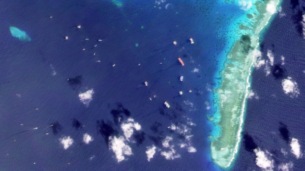 Ships Return to Reef at Center of China Spat with Philippines Ships Return to Reef at Center of China Spat with Philippines