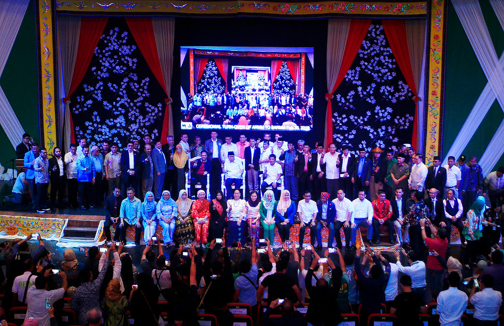 Members of the new leadership team of the Bangsamoro Autonomous Region in Muslim Mindanao are pictured during a ceremony in Cotabato,  Philippines, Feb. 26, 2019. [Mark Navales/BenarNews]