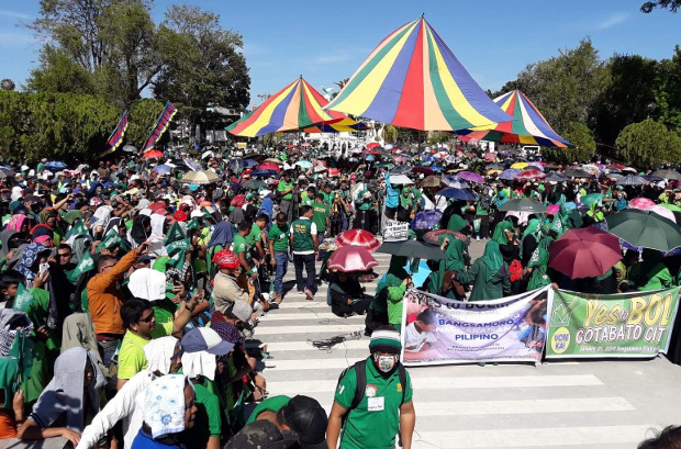 Moro Islamic Liberation Front supporters gather in Cotabato city as they rally for ratification of the Bangsamoro Organic Law, Dec. 10, 2018. [Mark Navales/BenarNews]