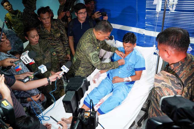 Philippines demands return of firearms confiscated by Chinese during sea encounter Philippines demands return of firearms confiscated by Chinese during sea encounter