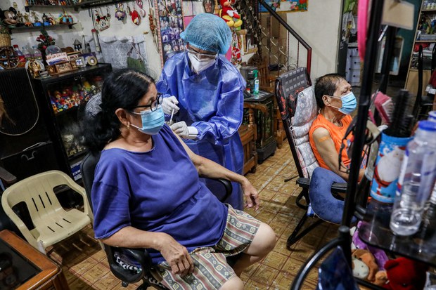Southeast Asian Activists Criticize Rich Countries for Pre-ordering COVID-19 Vaccines in Excess Southeast Asian Activists Criticize Rich Countries for Pre-ordering COVID-19 Vaccines in Excess